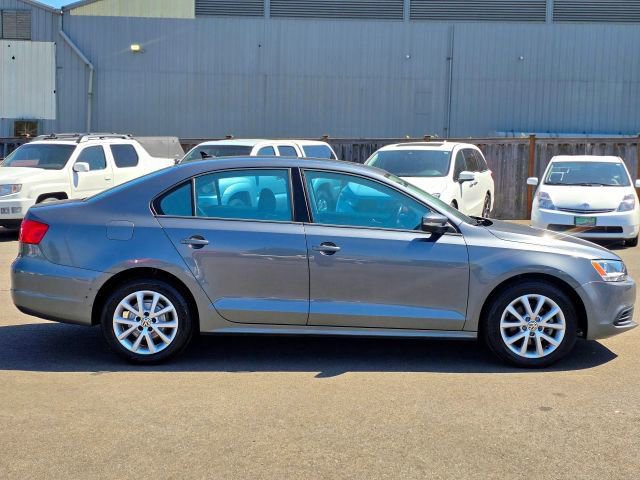 Used 2011 Volkswagen Jetta SE FWD image 8