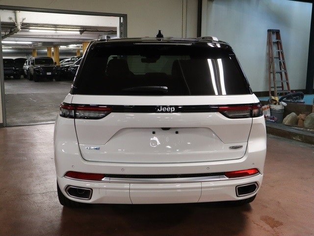 New 2022 Jeep Grand Cherokee Summit image 3