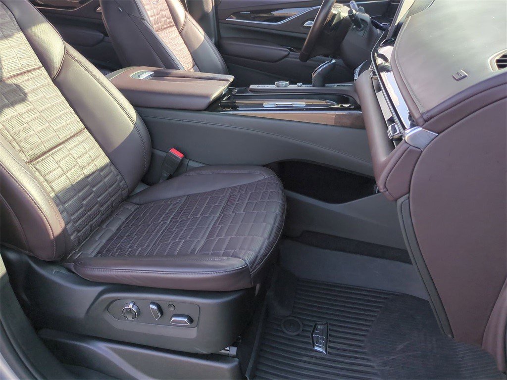 Certified 2023 Cadillac Escalade ESV Premium Luxury Platinum w/ LPO, Radiant Package image 29