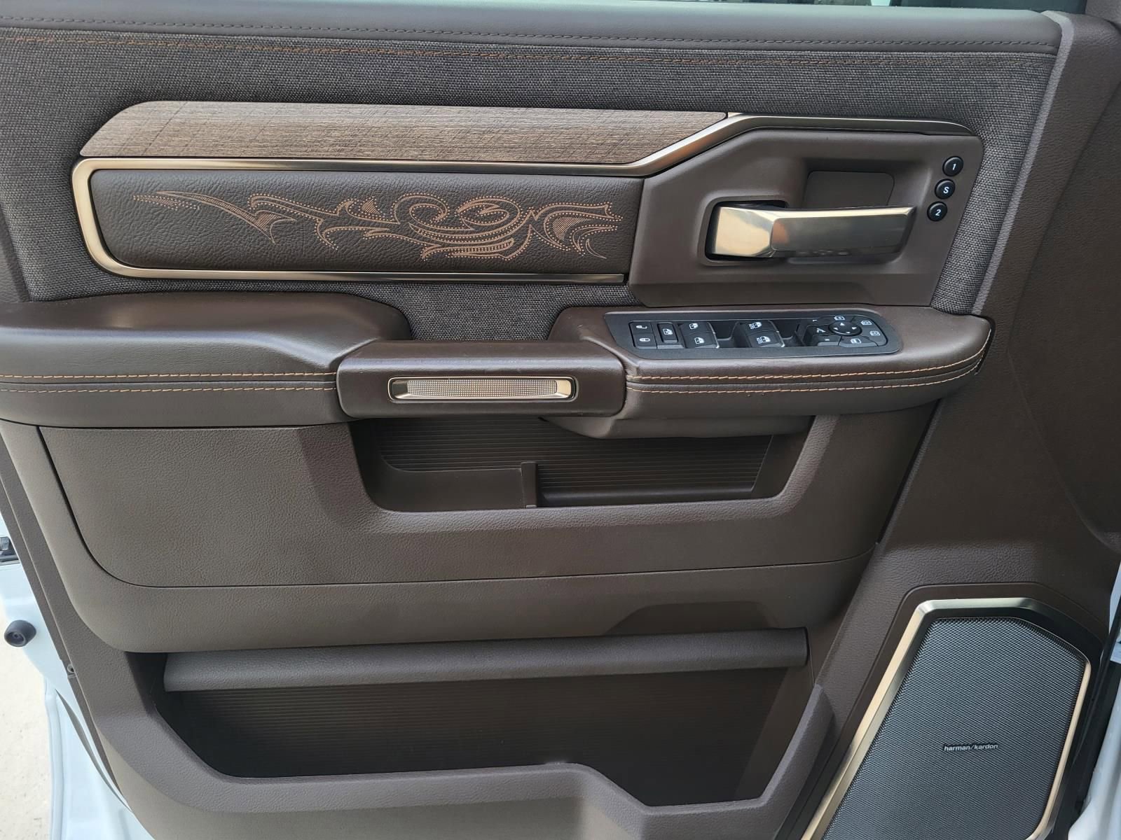 Used 2025 RAM 3500 Longhorn image 13