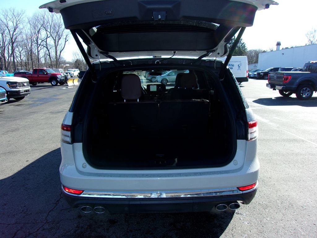 Used 2025 Lincoln Aviator Reserve w/ Equipment Group 201A AWD/4WD image 13