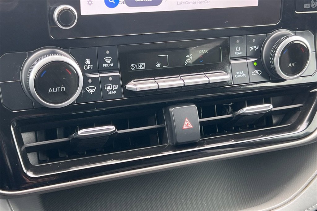 Certified 2023 Toyota Highlander L image 22
