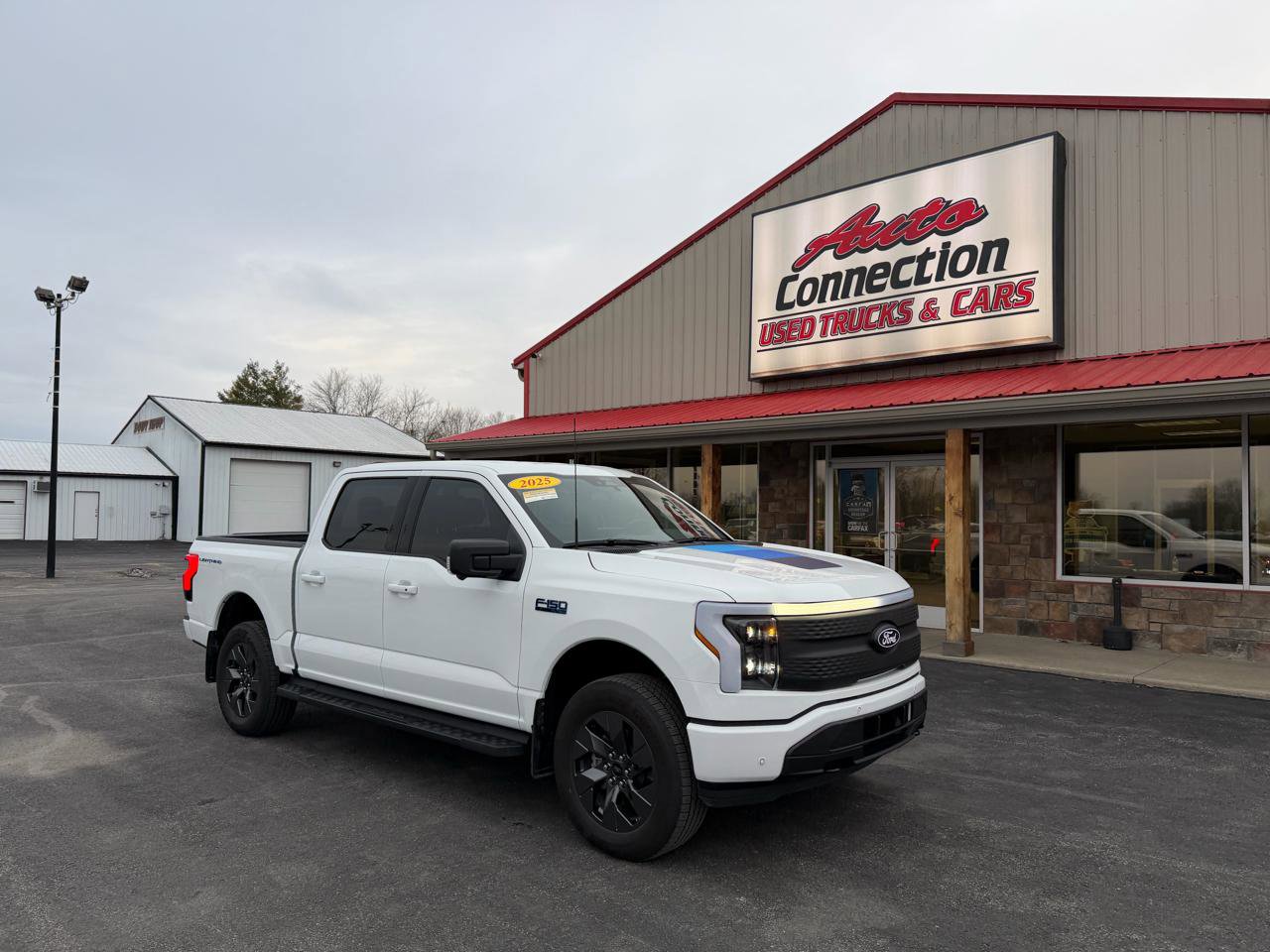 Used 2025 Ford F150 Lightning Flash image 2