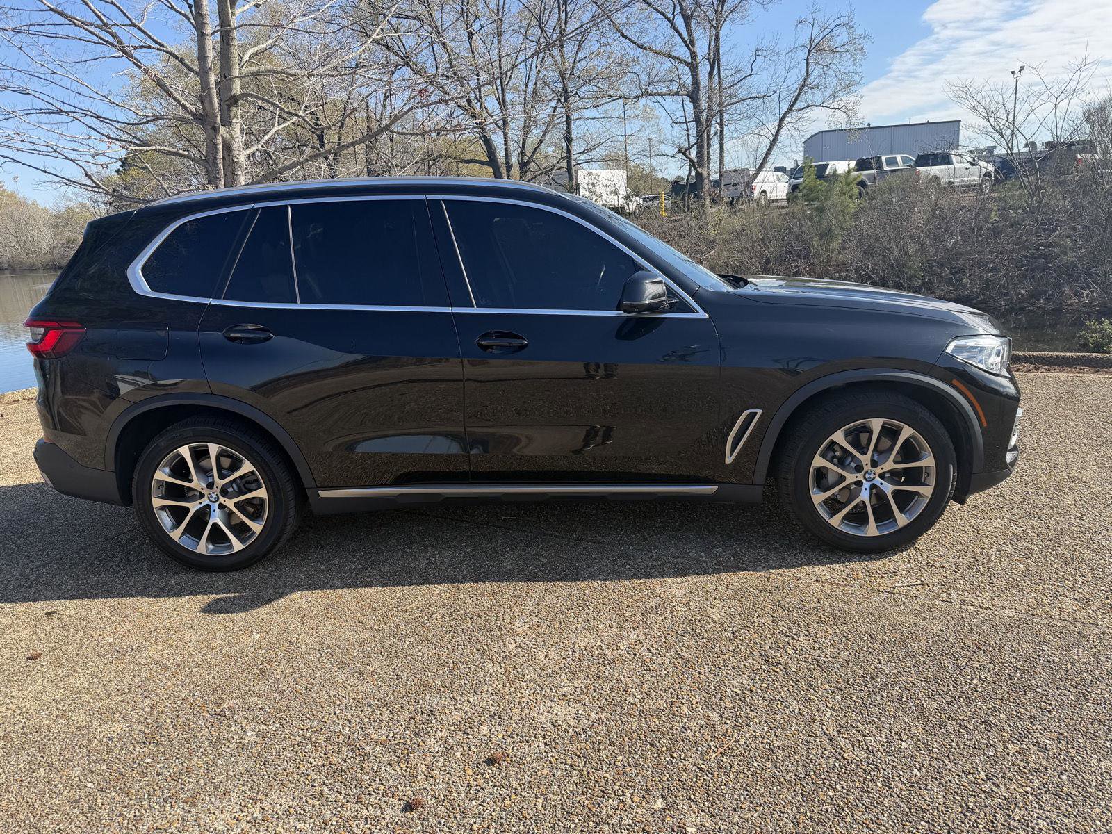 Used 2019 BMW X5 xDrive40i w/ Executive Package image 2