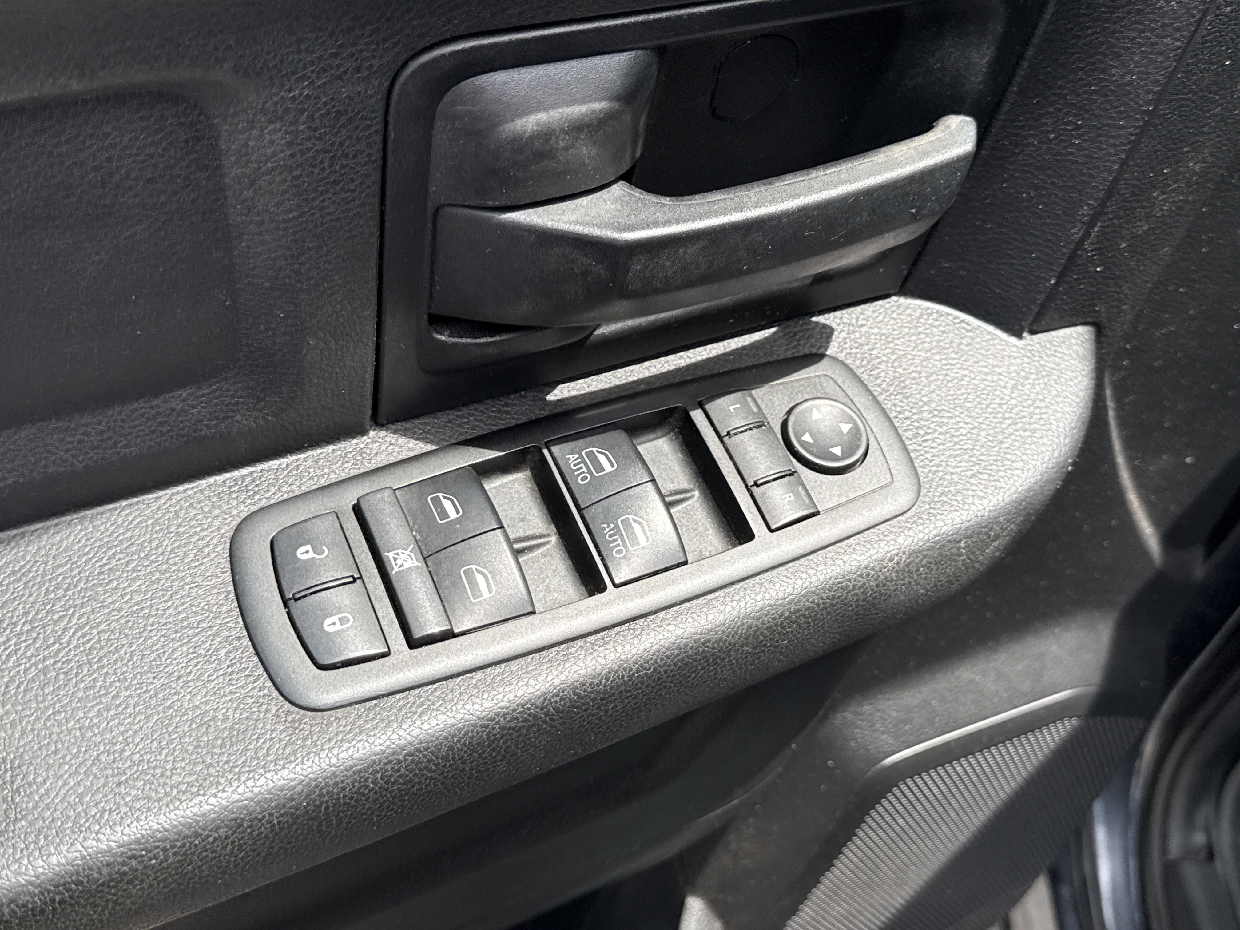 Used 2014 RAM 1500 Express RWD image 28