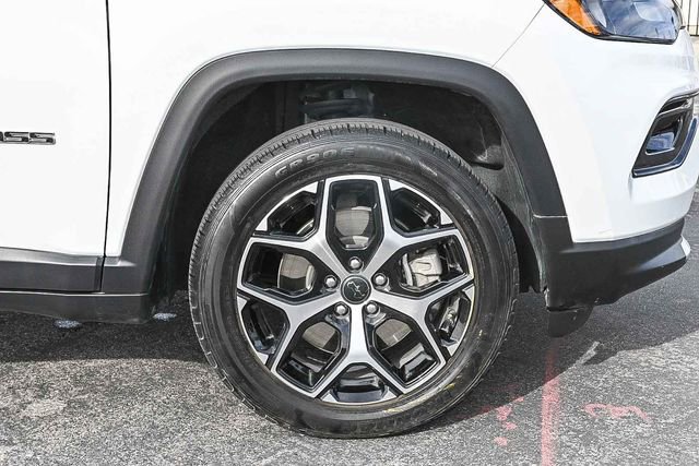 Used 2025 Jeep Compass Limited image 12