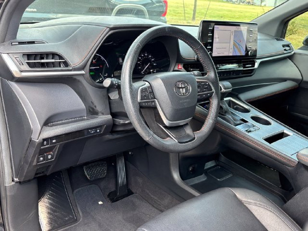 Certified 2024 Toyota Sienna XSE FWD image 11