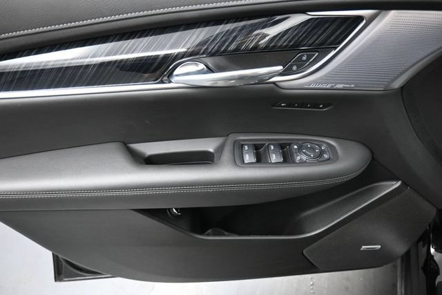 Used 2025 Cadillac XT6 Premium Luxury AWD/4WD image 13