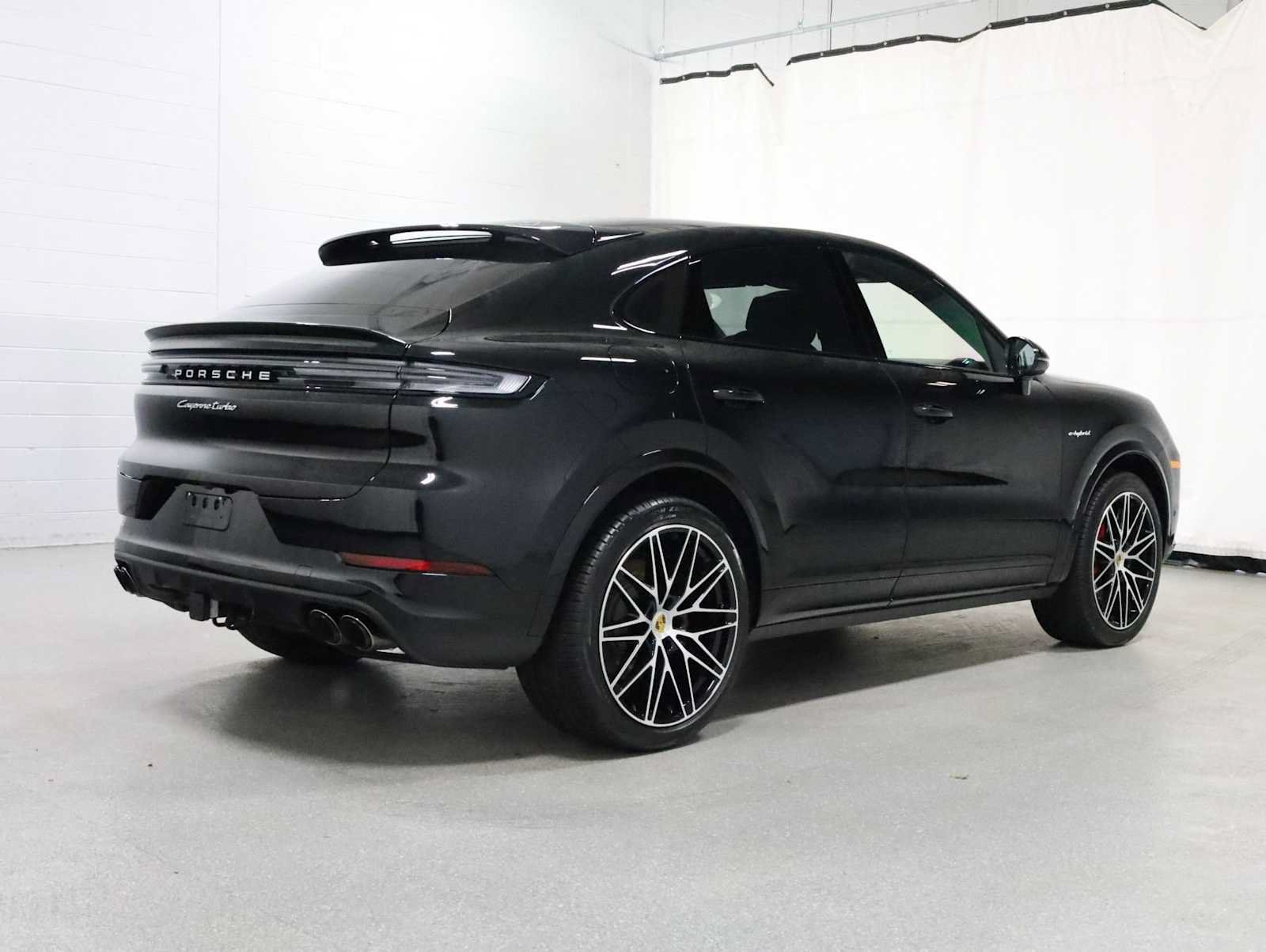 Certified 2024 Porsche Cayenne Turbo AWD/4WD image 9