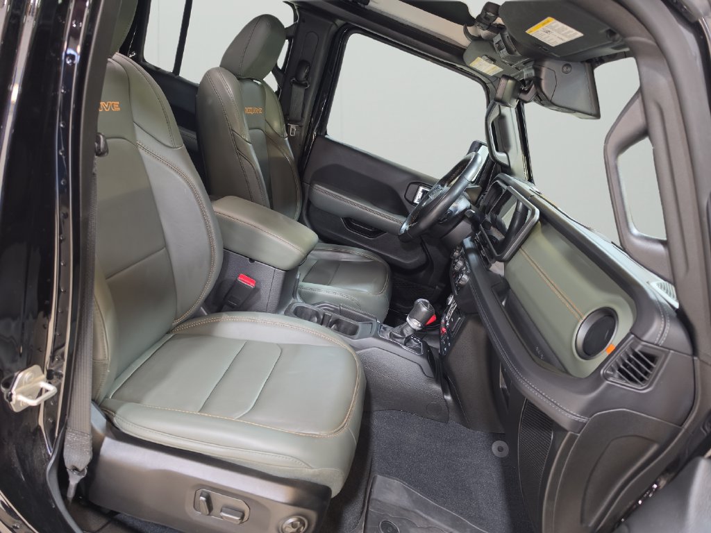 Used 2024 Jeep Gladiator Mojave AWD/4WD image 16