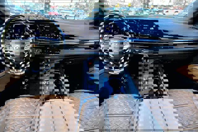 Used 2023 Cadillac Escalade Premium Luxury w/ Performance Package image 15