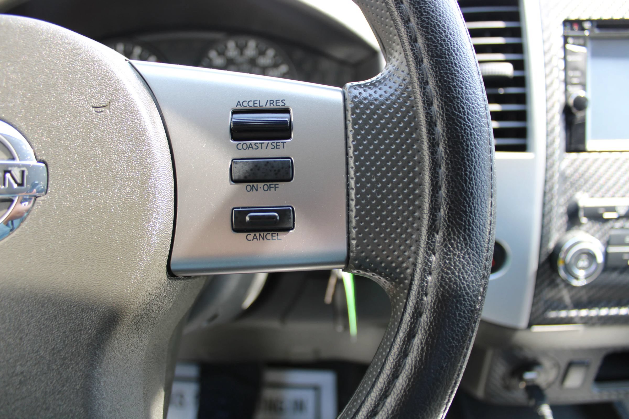 Used 2010 Nissan Frontier SE w/ SE Value Truck Pkg RWD image 9