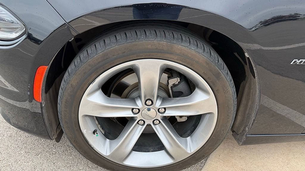 Used 2015 Dodge Charger R/T RWD image 10