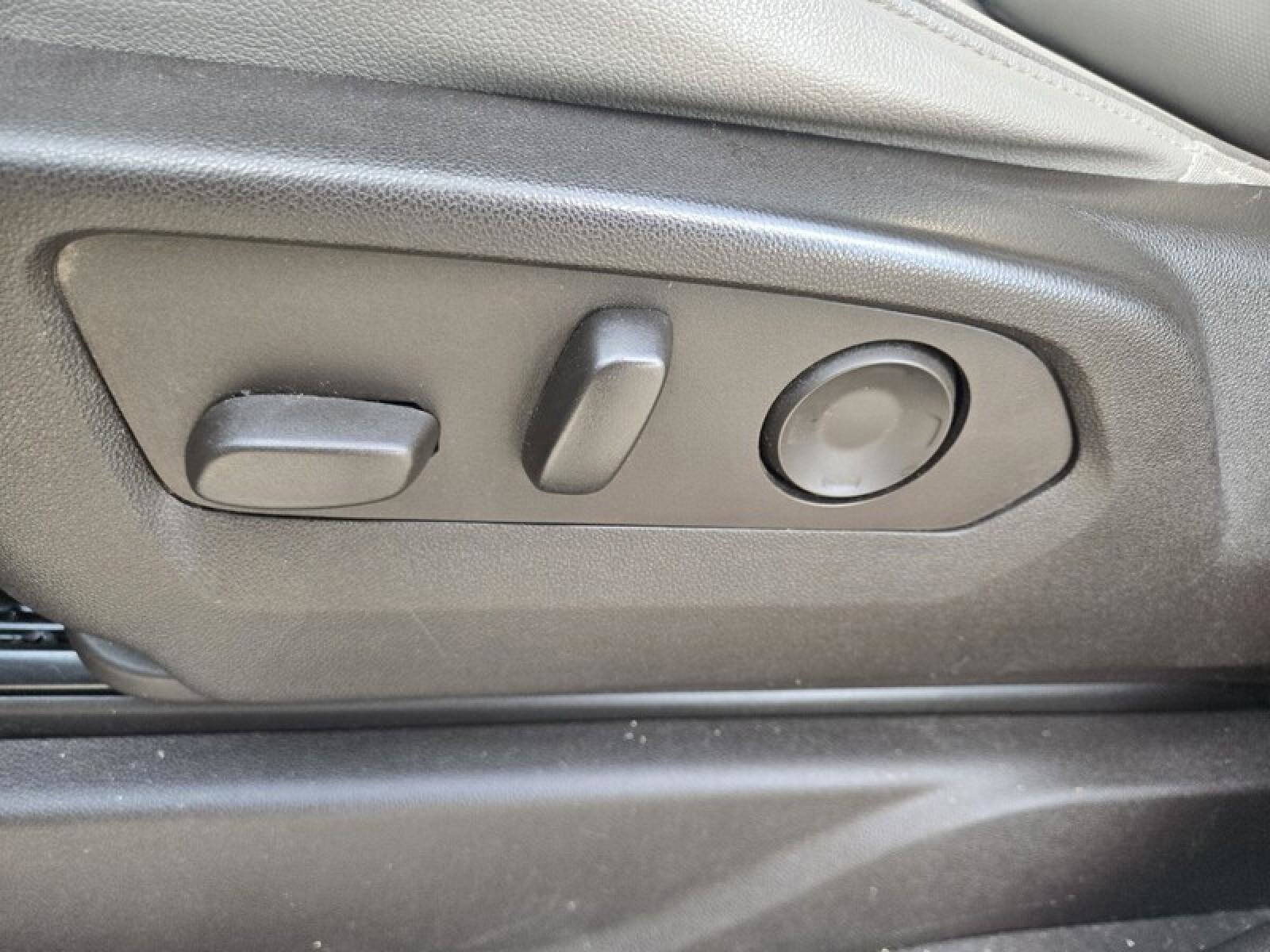 Used 2021 GMC Yukon XL SLT w/ SLT Premium Package image 22