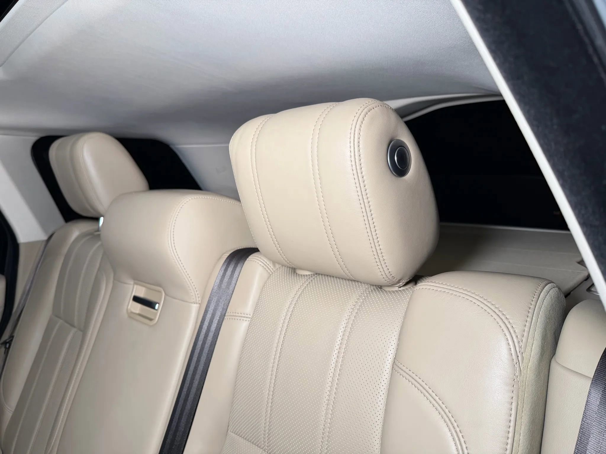 Used 2016 Land Rover Range Rover HSE image 23