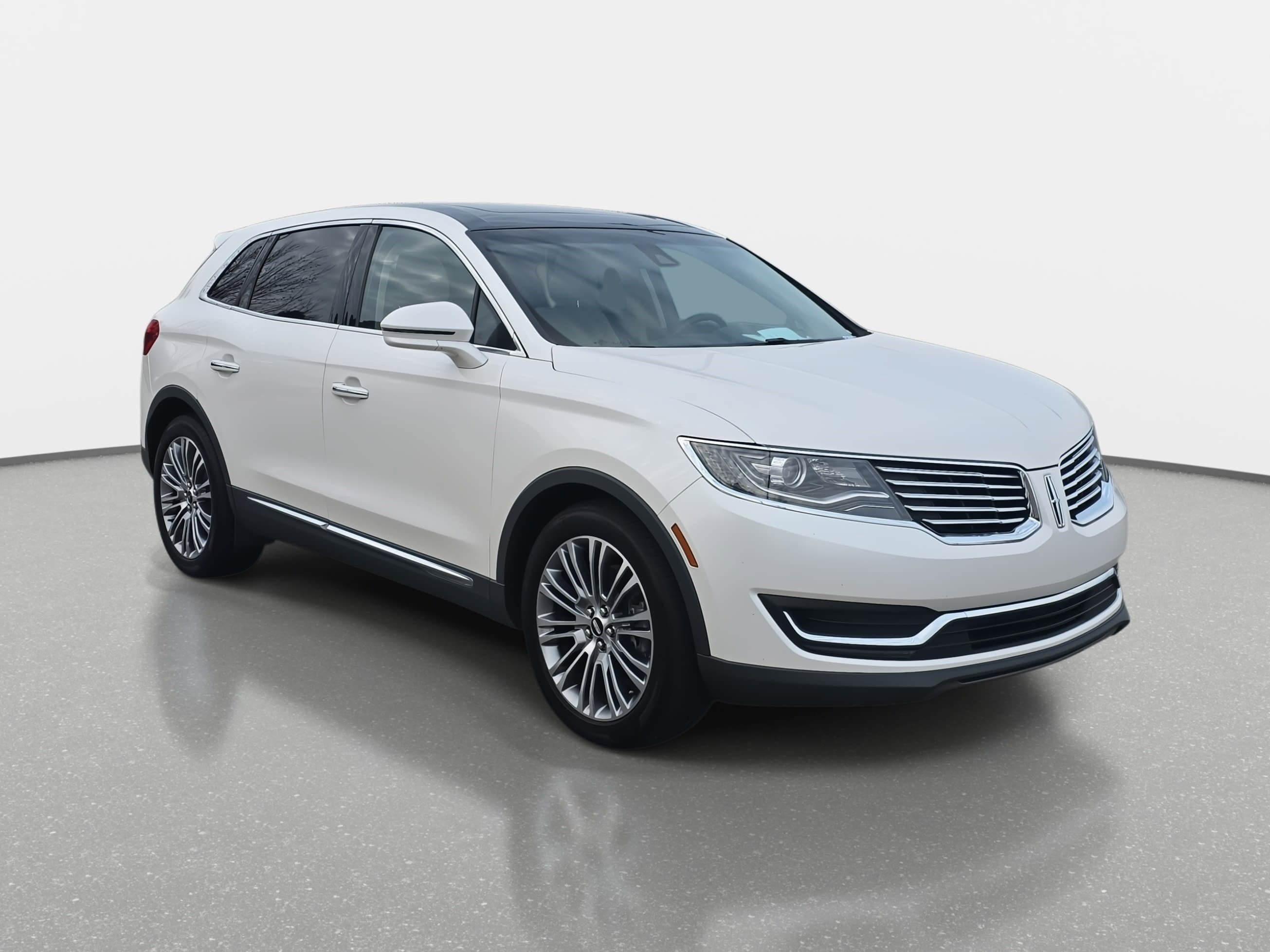 Used 2016 Lincoln MKX Reserve w/ Driver Assistance Package image 3