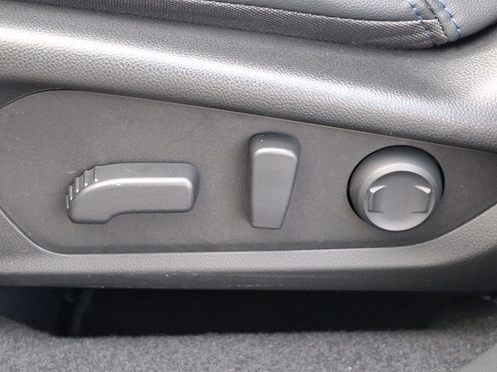 Certified 2025 Subaru Forester Limited image 27