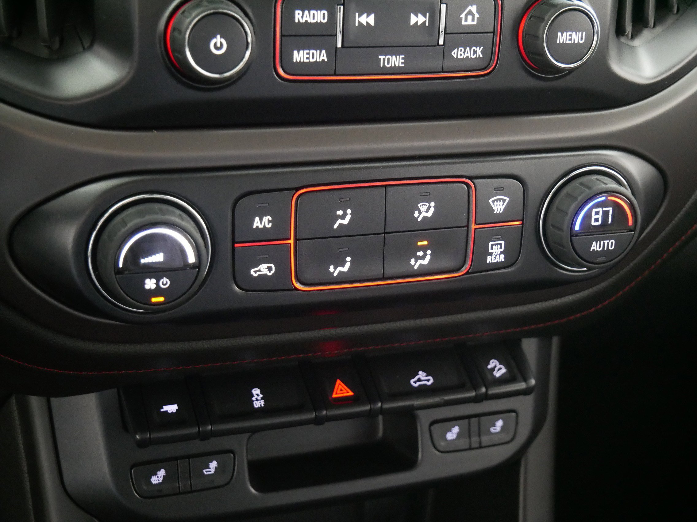 Used 2015 GMC Canyon SLE w/ All-Terrain Package image 23