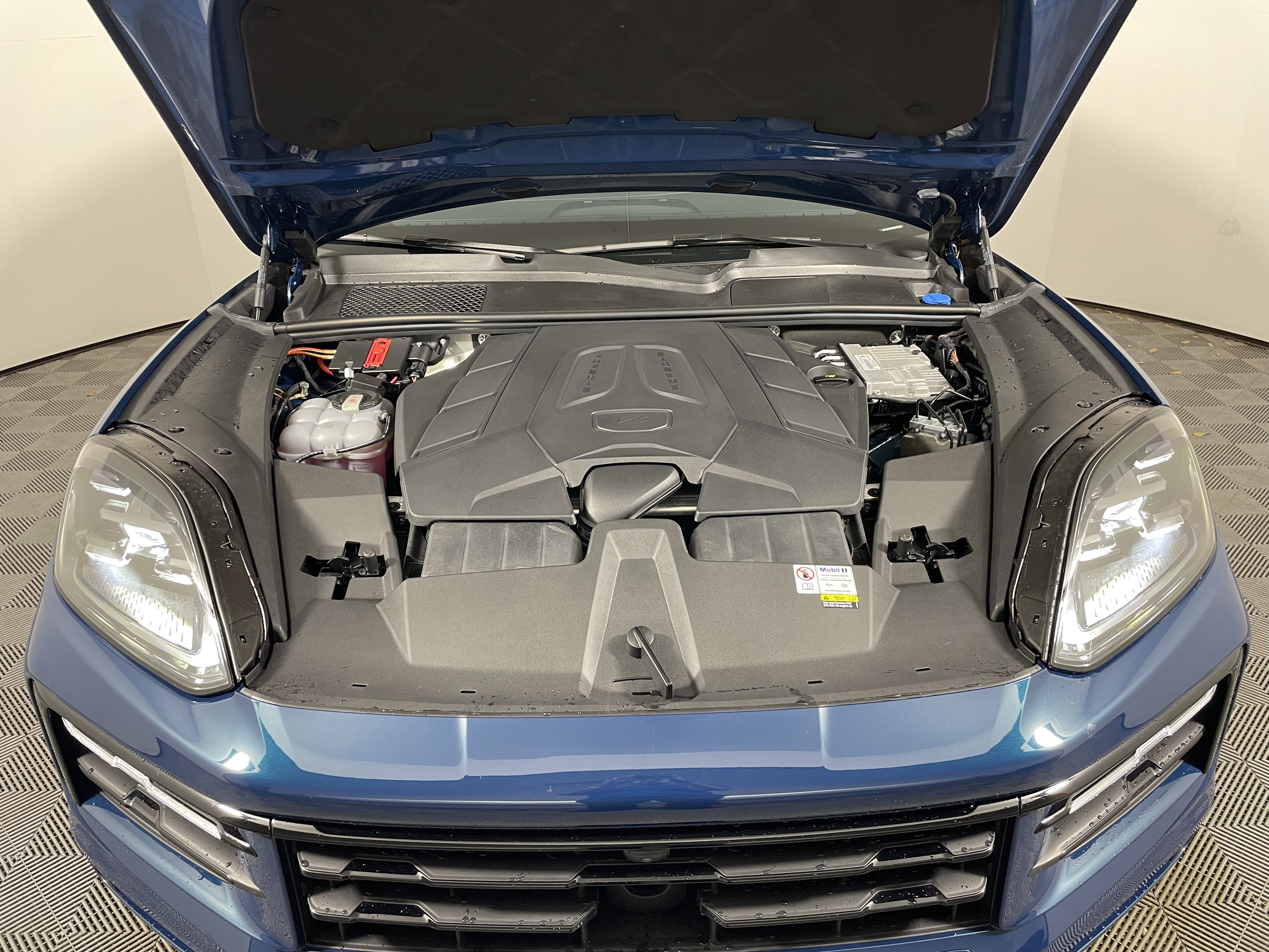 Used 2024 Porsche Cayenne image 22