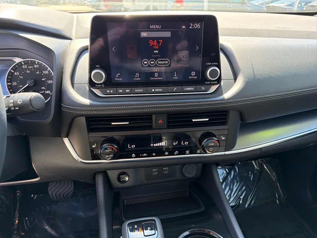 Used 2024 Nissan Rogue SV w/ SV Premium Package image 27