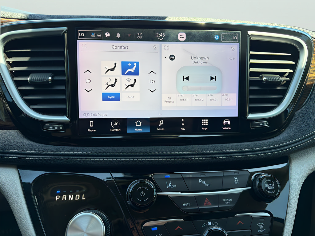 Used 2023 Chrysler Pacifica Limited FWD image 21