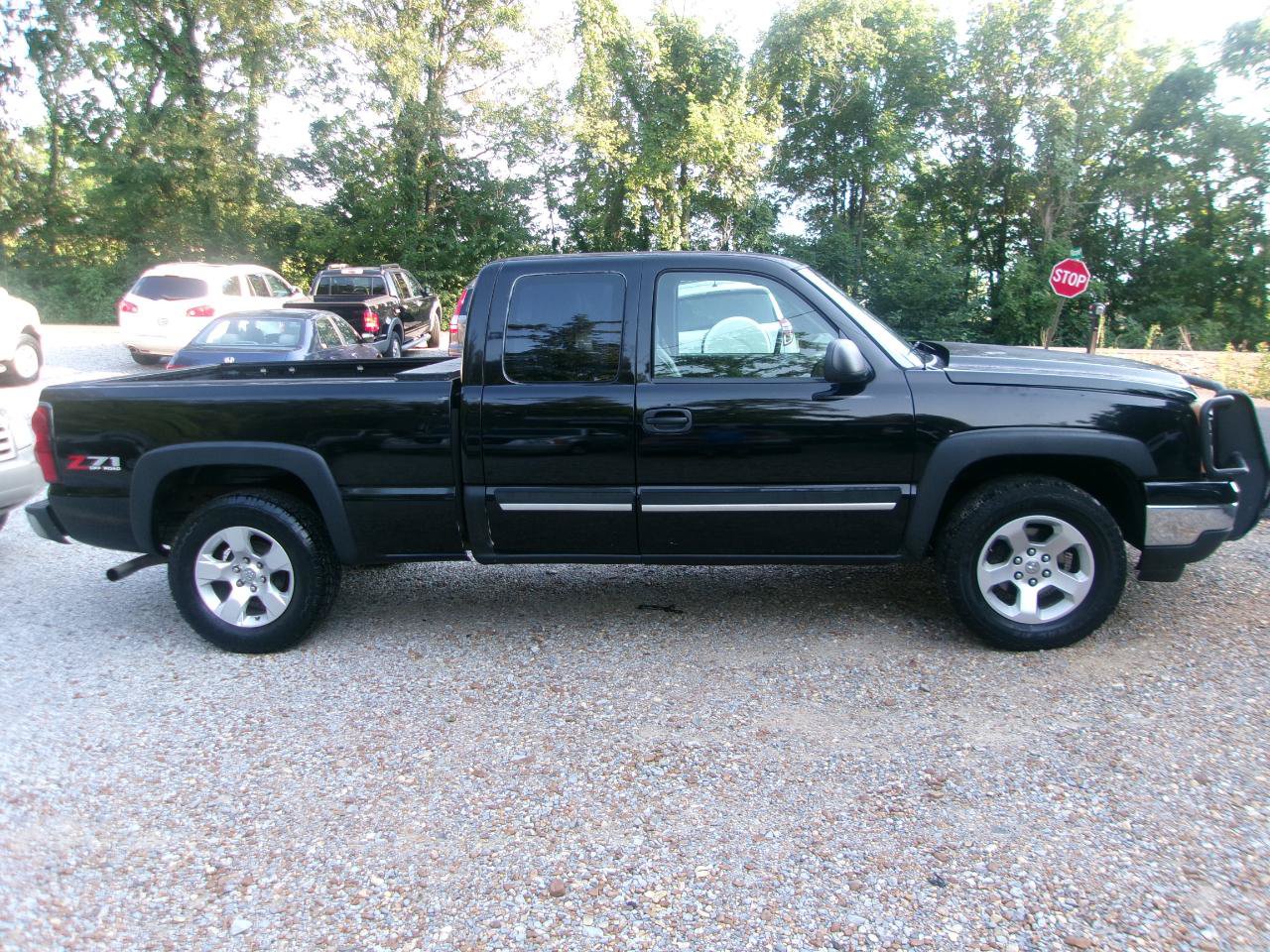 Used 2006 Chevrolet Silverado 1500 LT w/ Light Duty Power Package AWD/4WD image 8