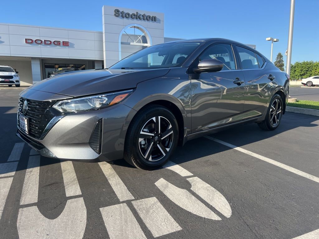 Used 2025 Nissan Sentra SV image 2