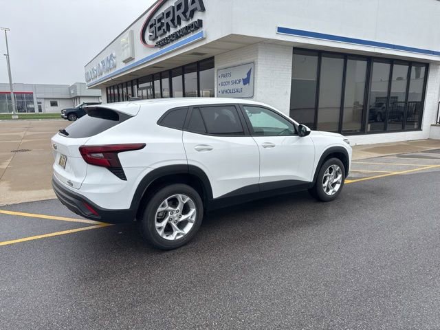 Used 2024 Chevrolet Trax LS w/ LS Convenience Package FWD image 5