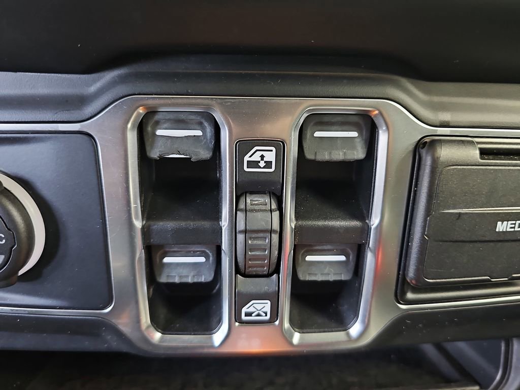 Used 2020 Jeep Wrangler Unlimited Sahara AWD/4WD image 25