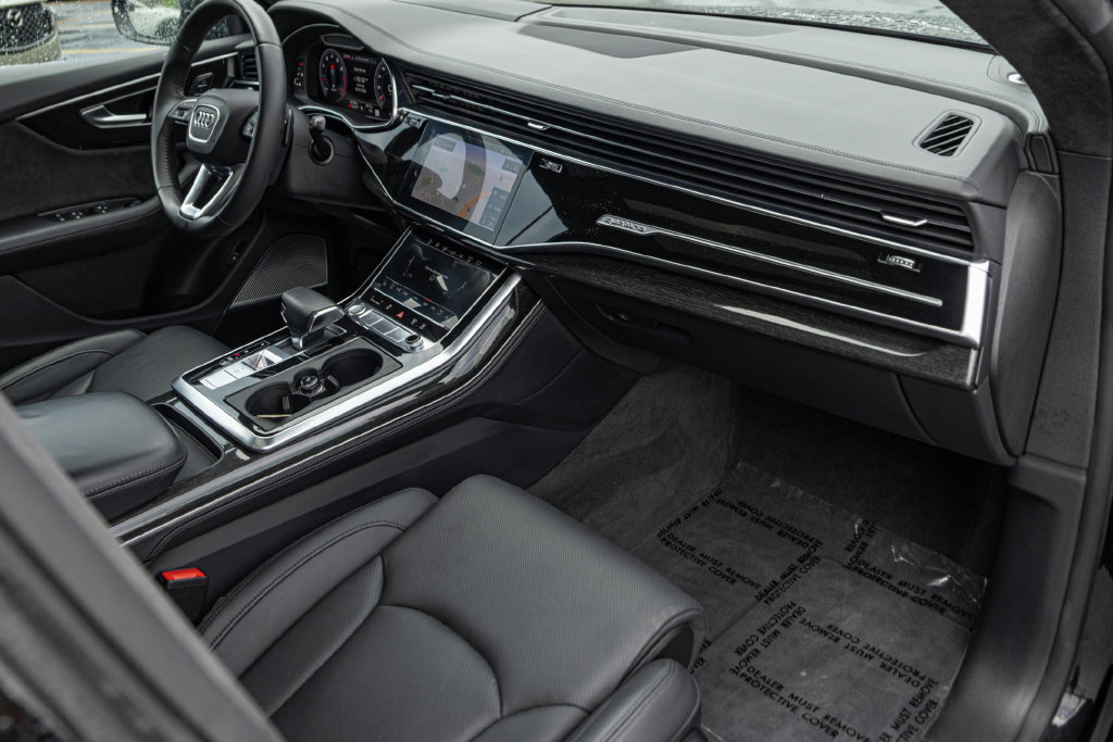 Used 2019 Audi Q8 Prestige AWD/4WD image 30