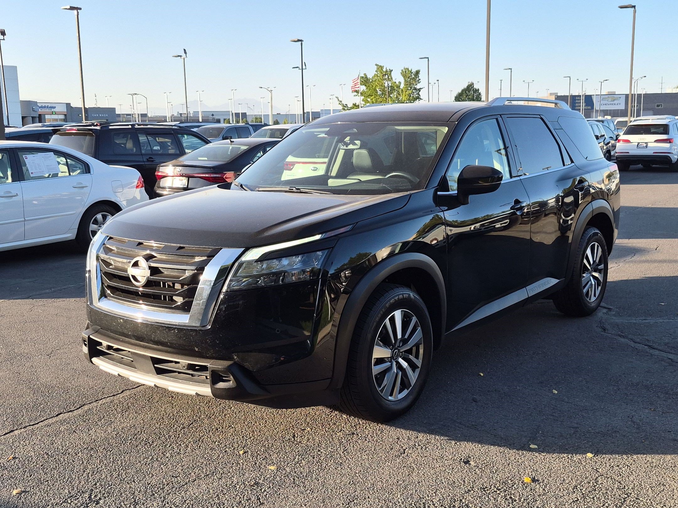 Used 2025 Nissan Pathfinder SL AWD/4WD image 11