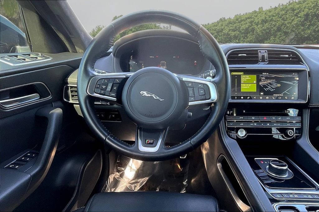 Used 2020 Jaguar F-PACE S image 7