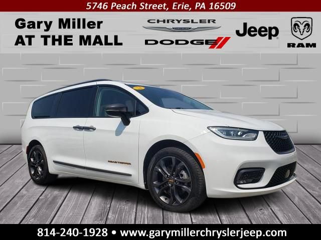 Used 2024 Chrysler Pacifica Touring-L w/ Road Tripper Package