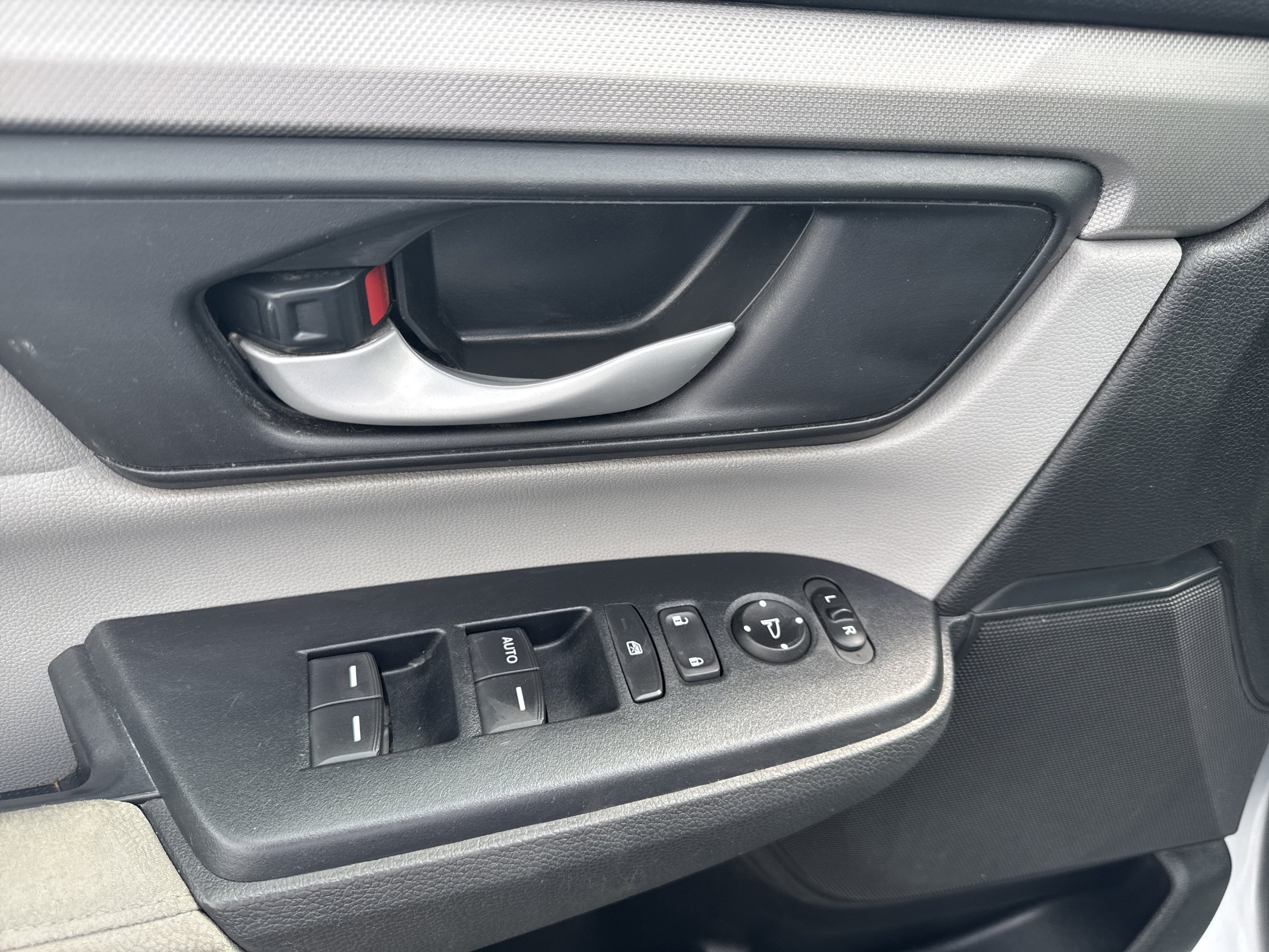 Used 2019 Honda CR-V LX image 12