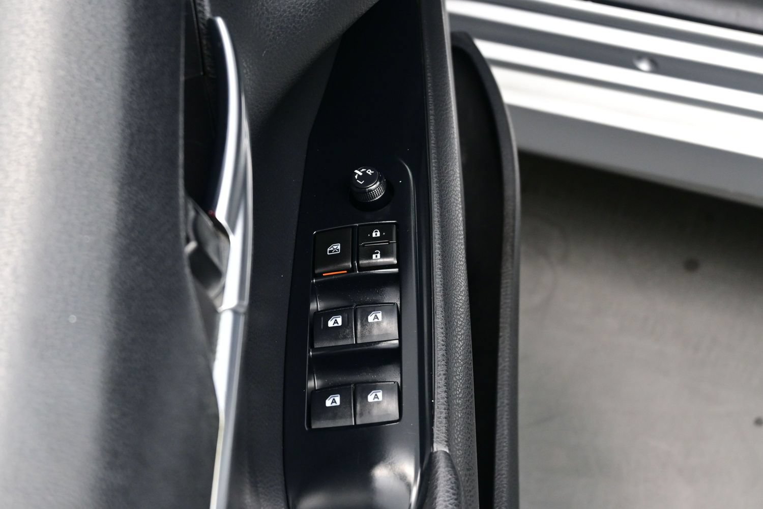 Used 2019 Toyota Camry LE FWD image 10