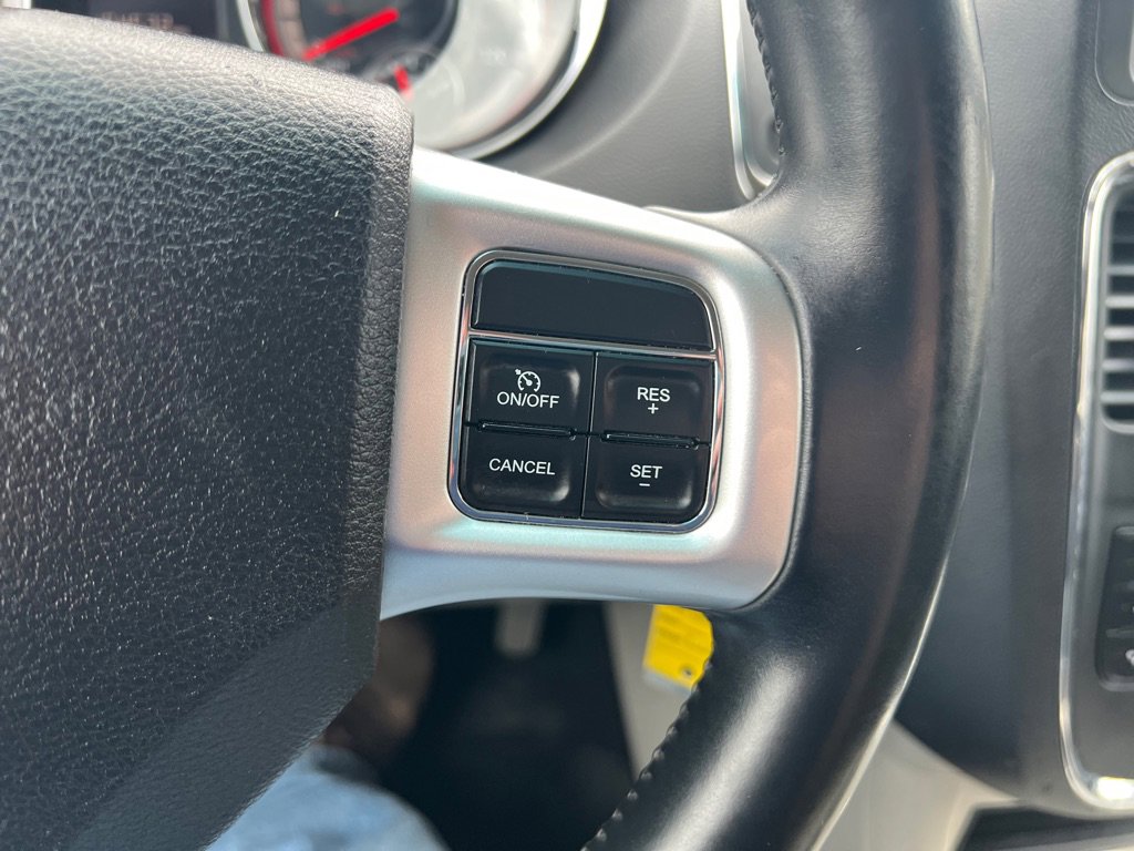 Used 2016 Dodge Grand Caravan SXT w/ UConnect Hands-Free Group image 27