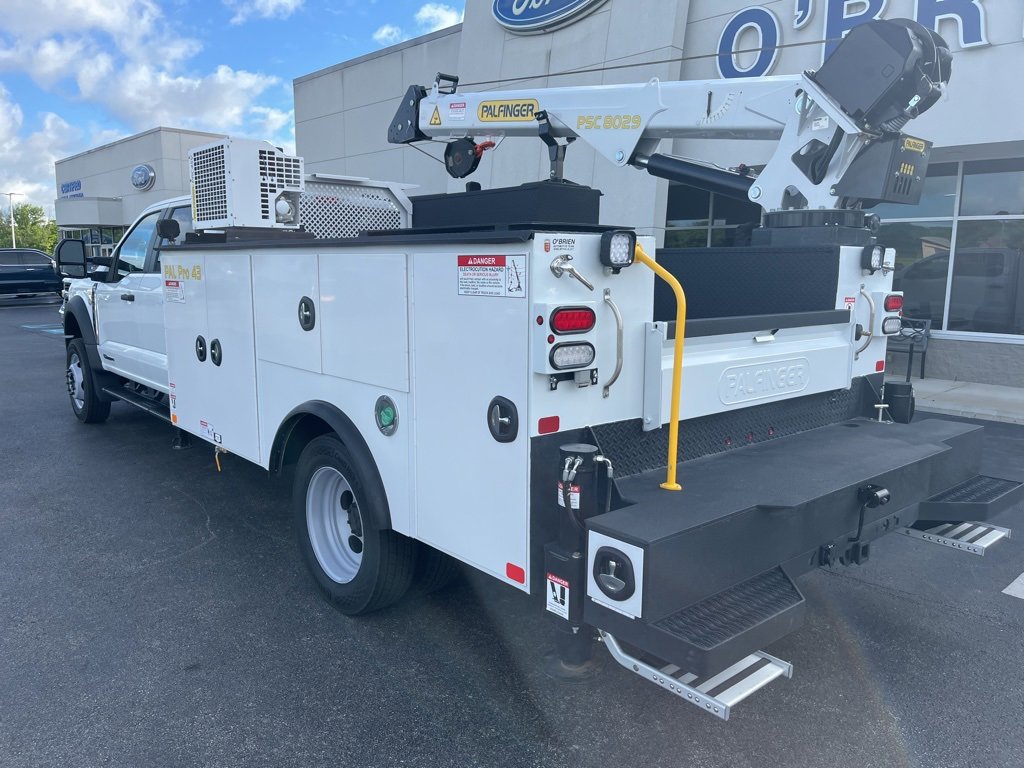 New 2025 Ford F550 4x4 Crew Cab Super Duty image 3