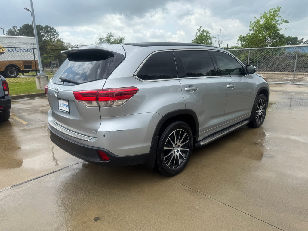 Used 2017 Toyota Highlander SE FWD image 8