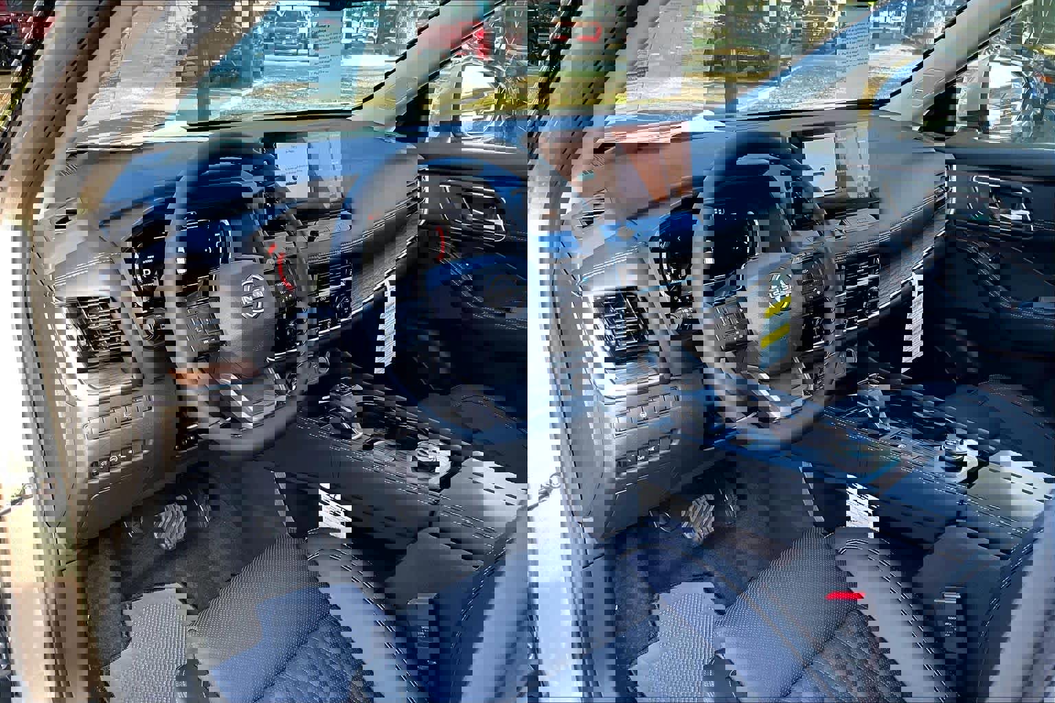 New 2026 Nissan Rogue Platinum image 8