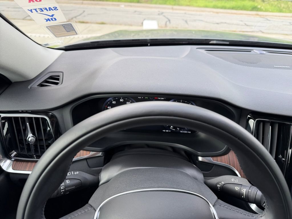 Used 2020 Volvo S60 T5 Momentum image 26