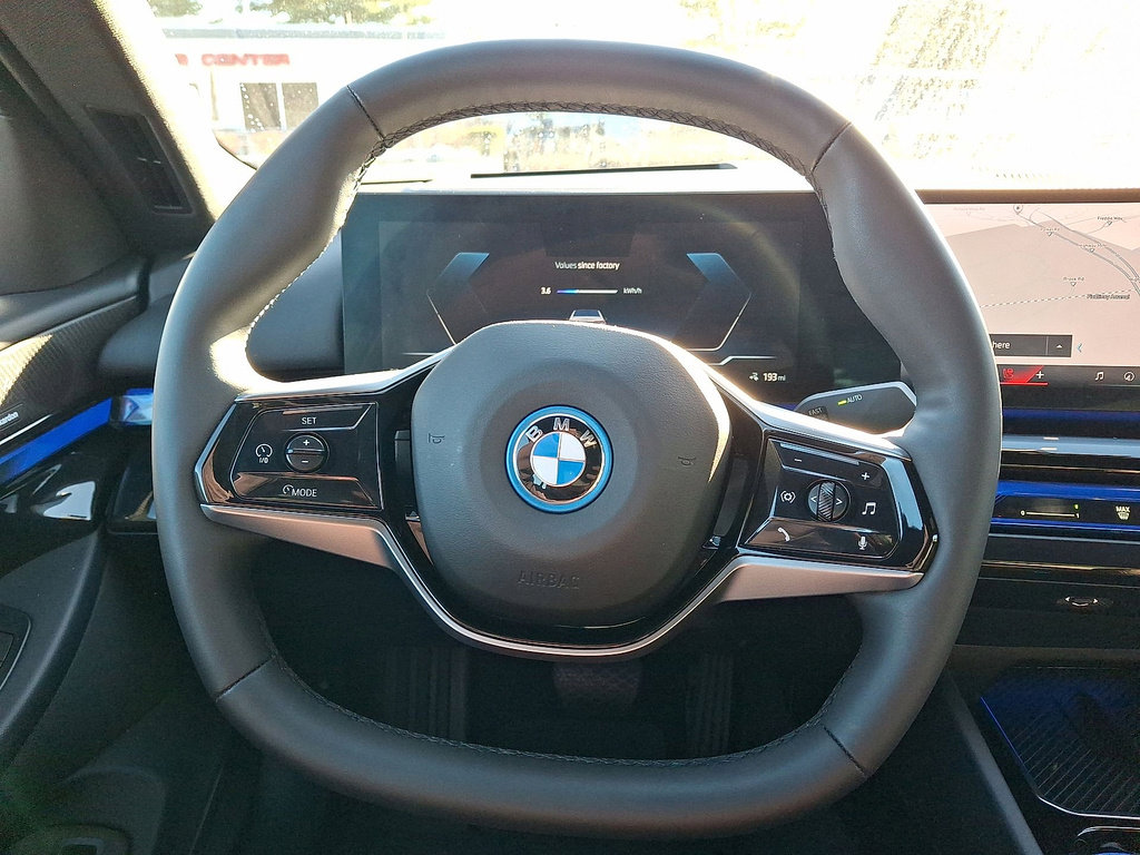 Used 2025 BMW i5 xDrive40 w/ Premium Package image 17