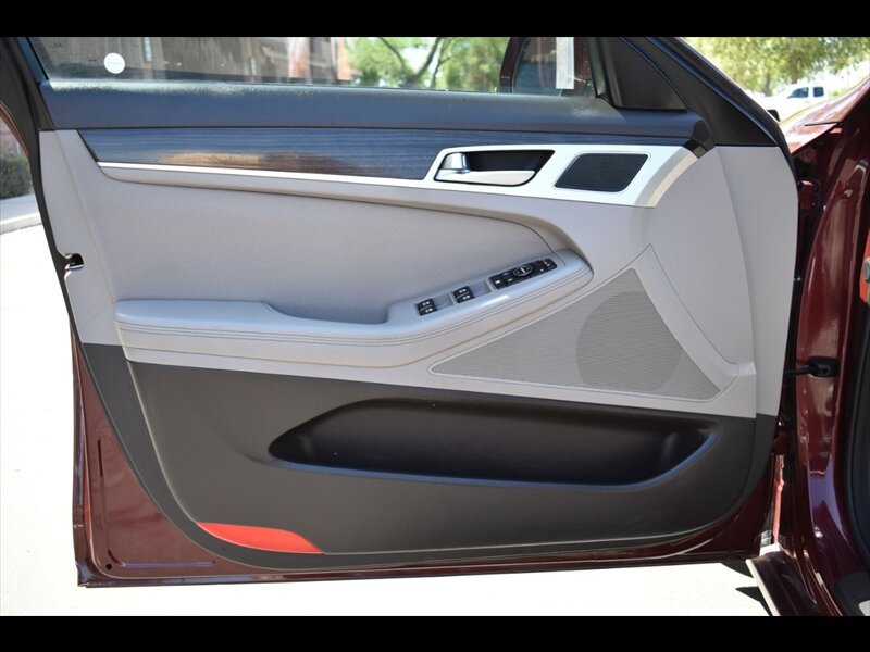 Used 2015 Hyundai Genesis 3.8 RWD image 17