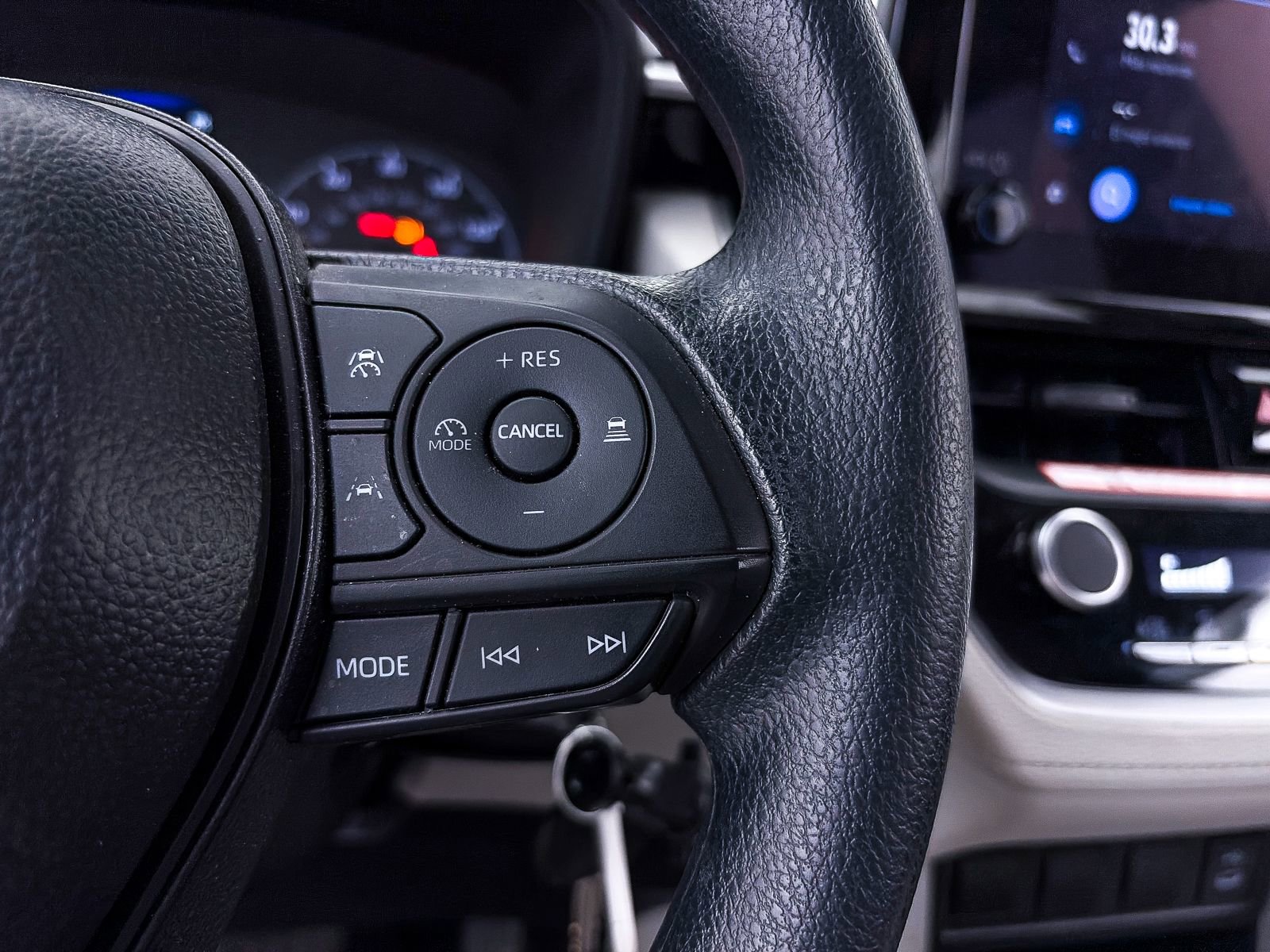 Used 2025 Toyota Corolla Cross L FWD image 27