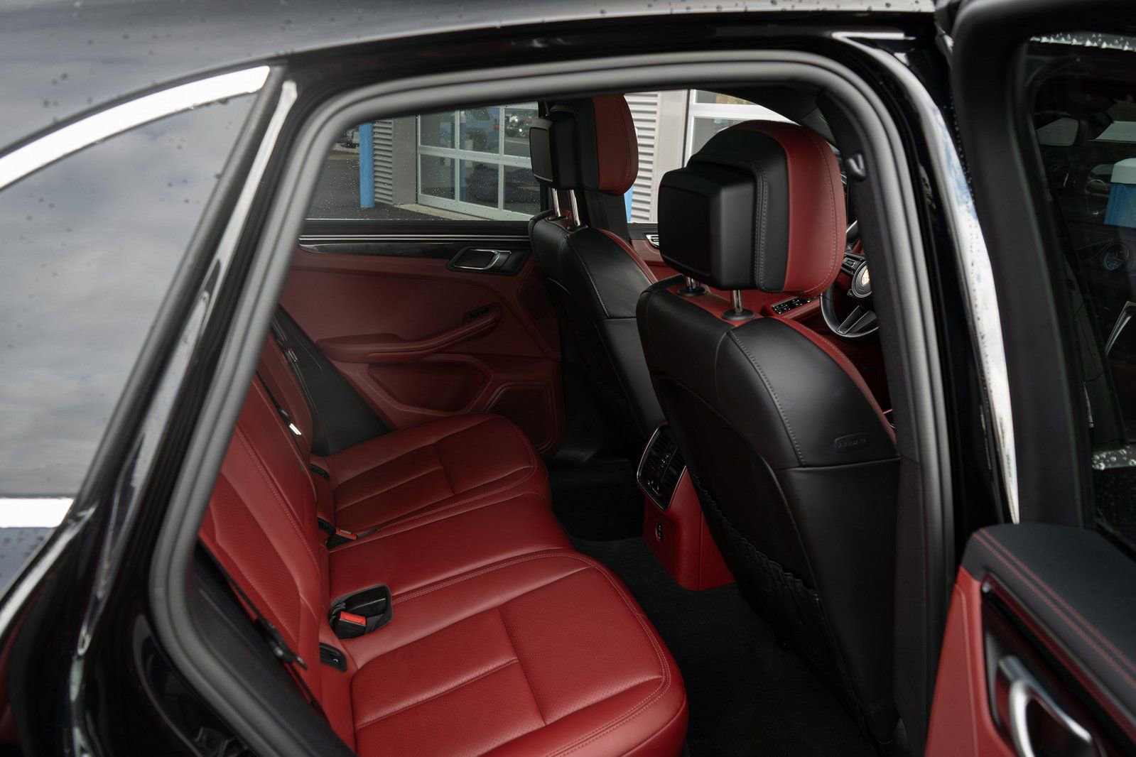 Used 2022 Porsche Macan S w/ Premium Package Plus image 40