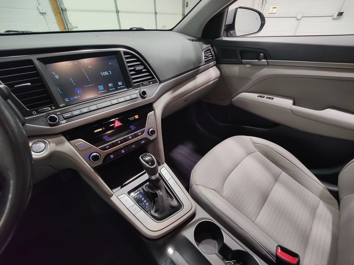 Used 2017 Hyundai Elantra Limited w/ Limited Tech Package 04 FWD image 32