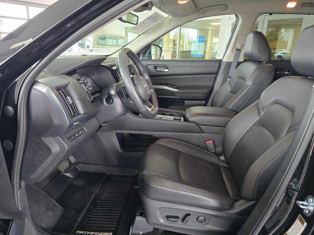 Used 2025 Nissan Pathfinder SL image 21