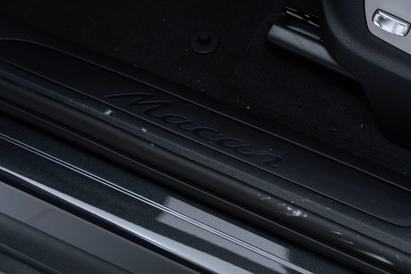 Certified 2025 Porsche Macan image 14