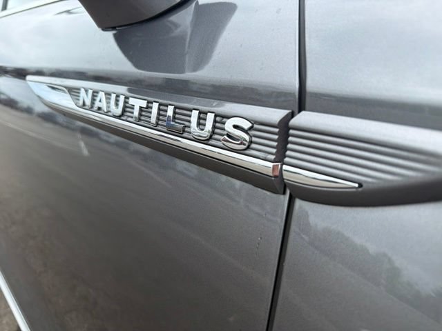 Used 2023 Lincoln Nautilus Reserve w/ Monochromatic Package AWD/4WD image 5