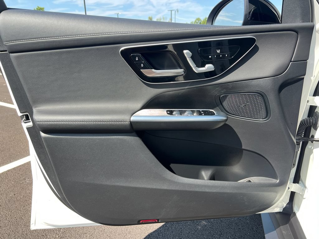 Used 2025 Mercedes-Benz GLC 300 4MATIC w/ AMG Line image 10