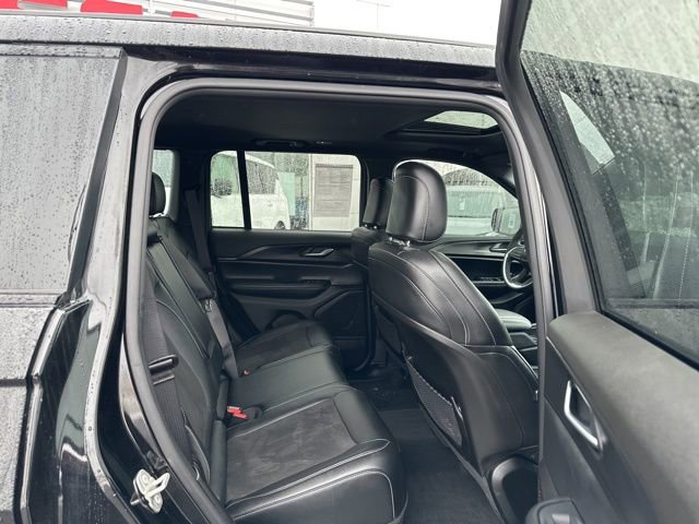 Used 2023 Jeep Grand Cherokee Altitude AWD/4WD image 11